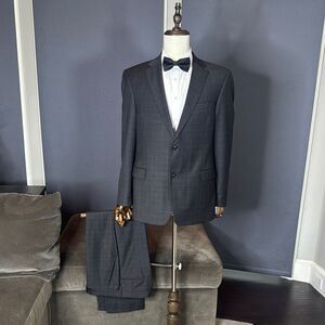 Men's Tommy Hilfiger Gray 2 Piece Suit 44R Jacket 36 Pants